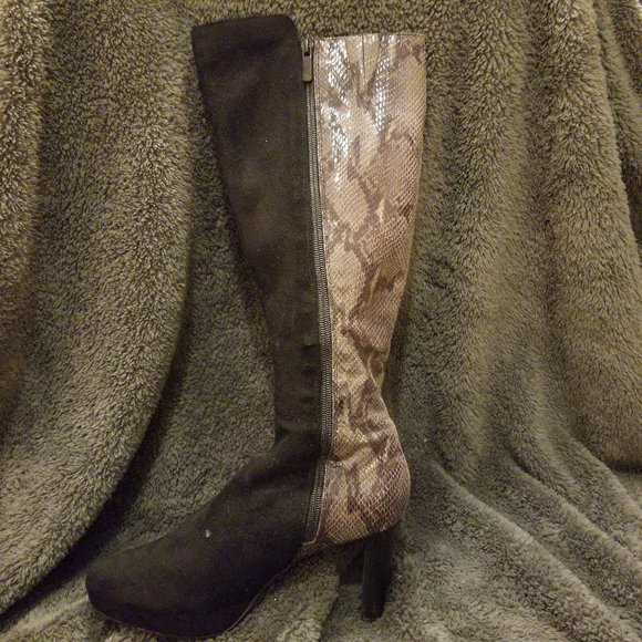 Boots - Picture 1 of 3